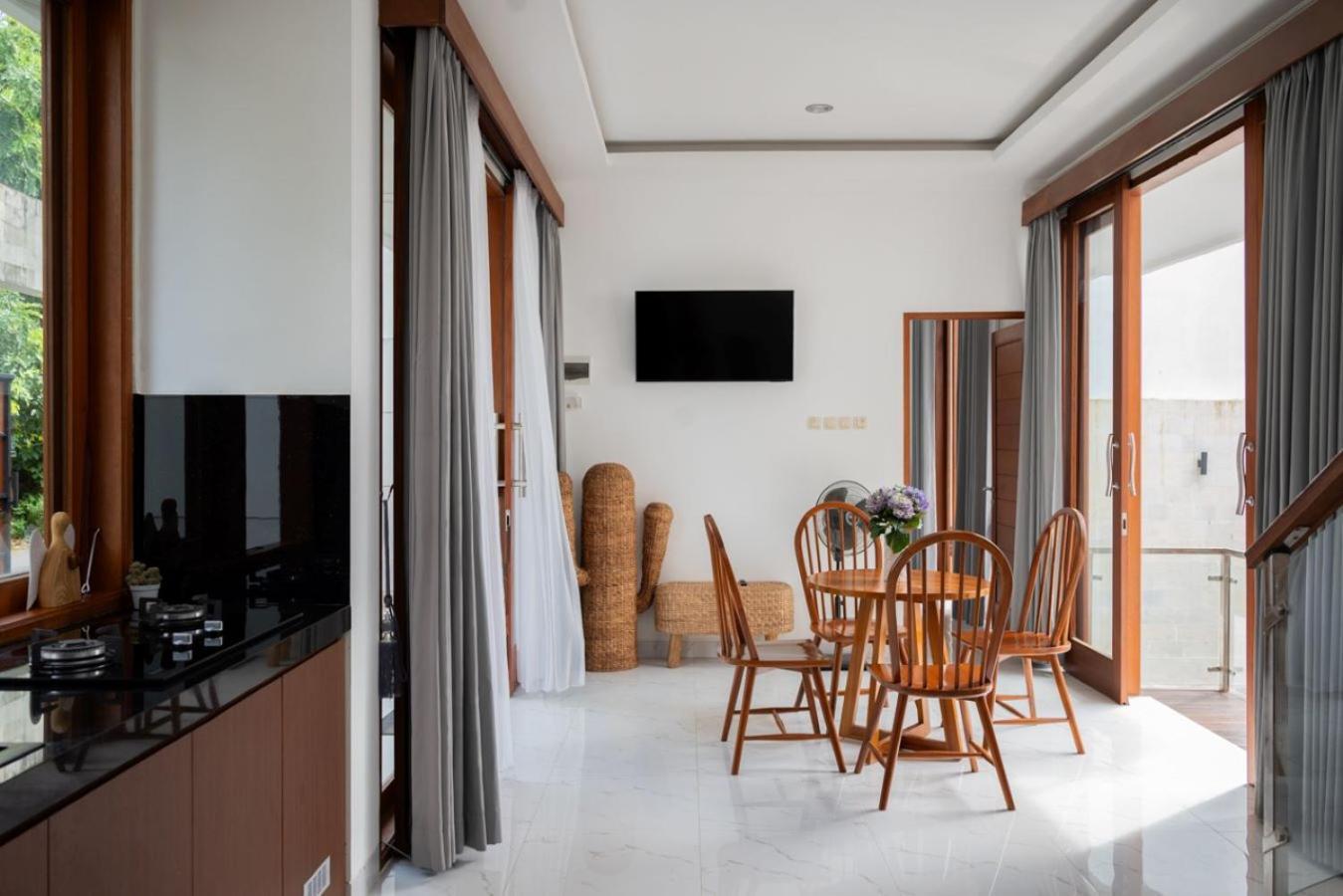 Manis With A Private Pool In